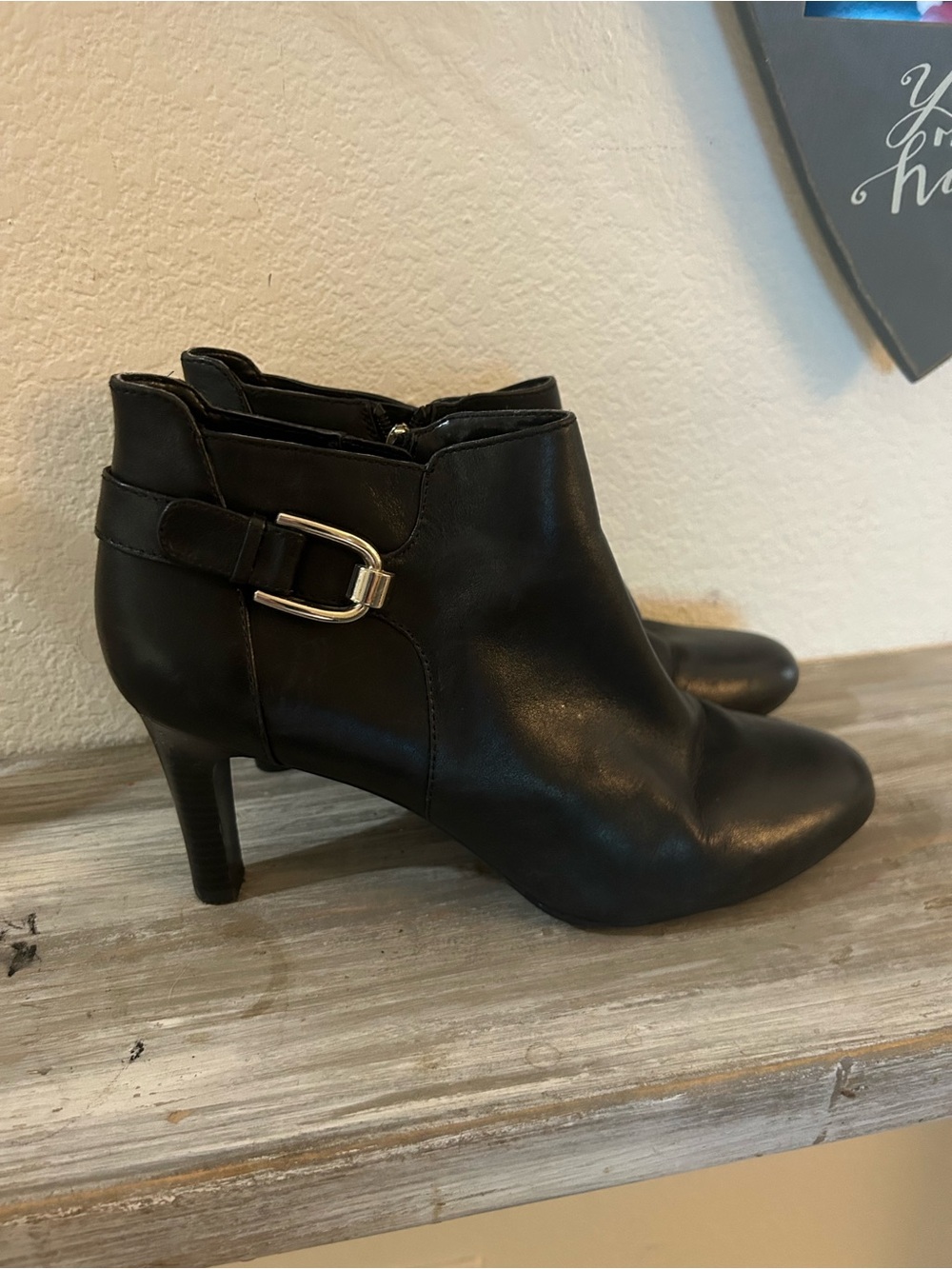 New Bandolino Layita Dress Ankle Booties Size 9 1/2 Black Leather